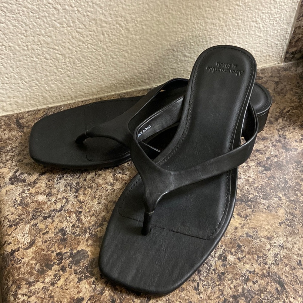 Black A&F heeled flip flops